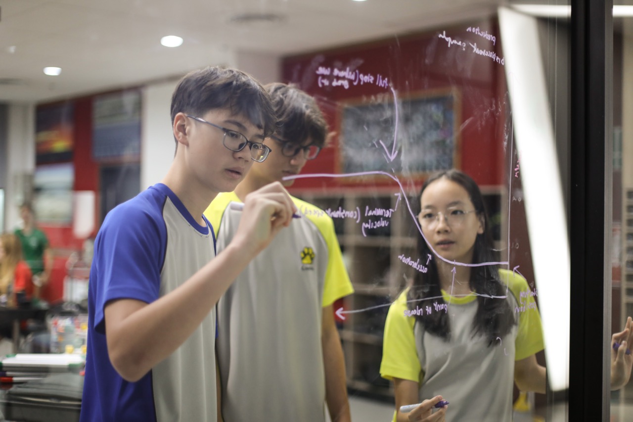 Ultrasonic Rangers and Data Loggers in Year 10