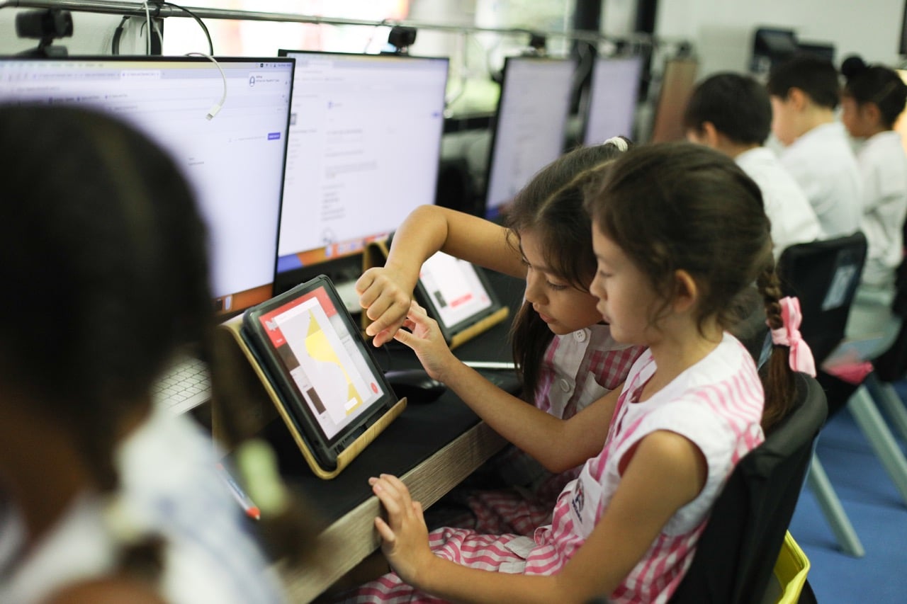 Frame-by-Frame Animation in Year 2 Technology Lessons 